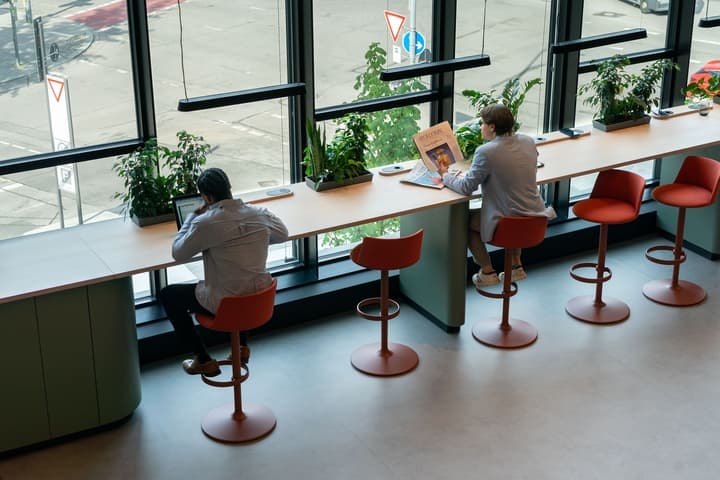 Hitzefrei fürs Homeoffice: Arbeiten mit kühlem Kopf im Cocoon Hotel Coworking Space an der Theresienwiese